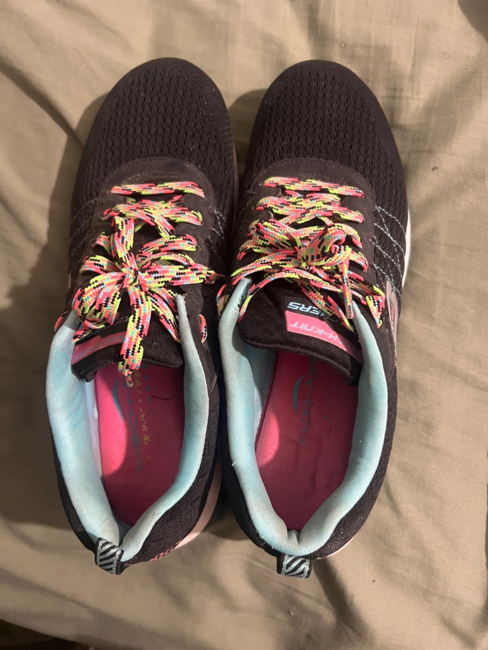 Skechers Black Athletic Sneakers with Pink Insoles and Multicolor Laces